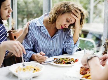 Woman without an appetite comer por ansiedad cómo controlarlo